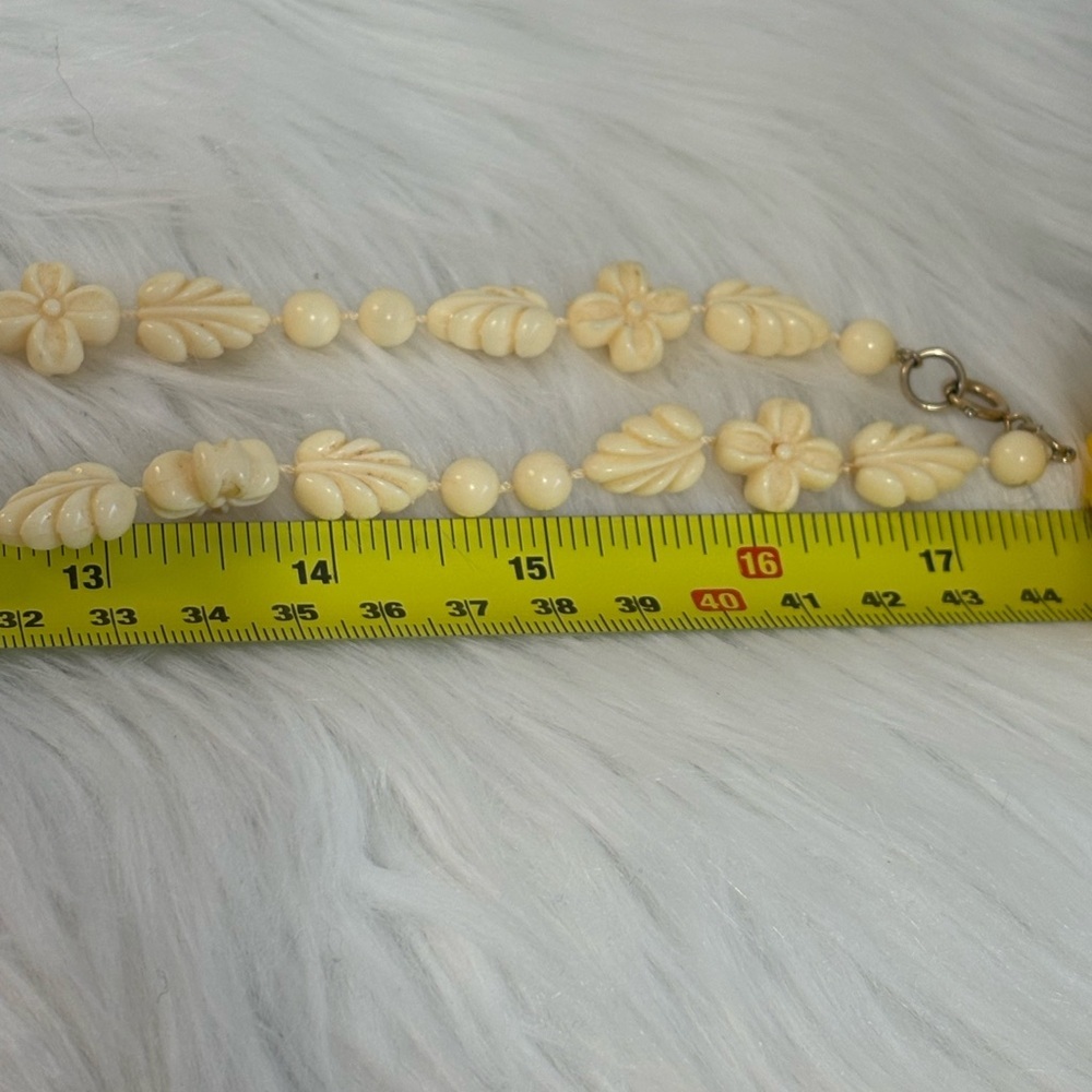 Vintage Cream Floral Carved Long plastic Necklace - Picture 3 of 7